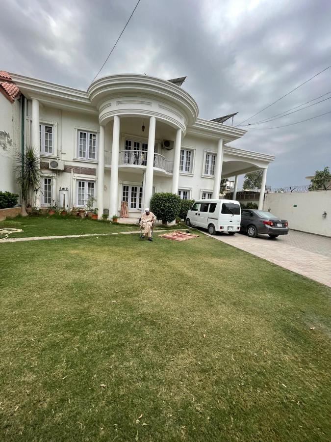 ホテルShelton'S Rezidor House ペシャワール エクステリア 写真