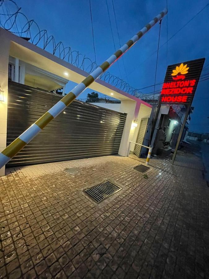 ホテルShelton'S Rezidor House ペシャワール エクステリア 写真