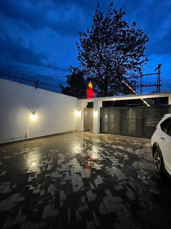ホテルShelton'S Rezidor House ペシャワール エクステリア 写真
